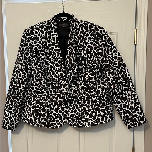Liz Claiborne Jackets & Blazers - Liz Claiborne Black and White Animal Print Blazer size 22W